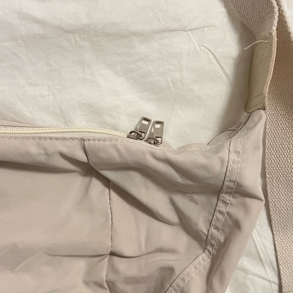 Cream Shoulder Bag - Picture 2 of 2